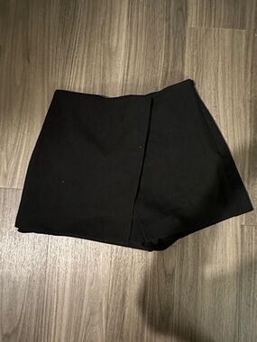 Classic Black Women's High-Waist Skort